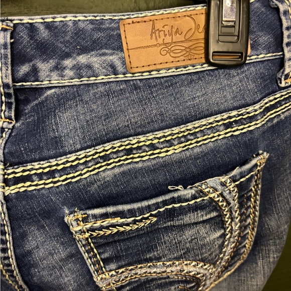 Ariya Distressed Embellished Jeans Sz 7/8 Skinny, Stretchy Y2K low rise - Picture 9 of 12
